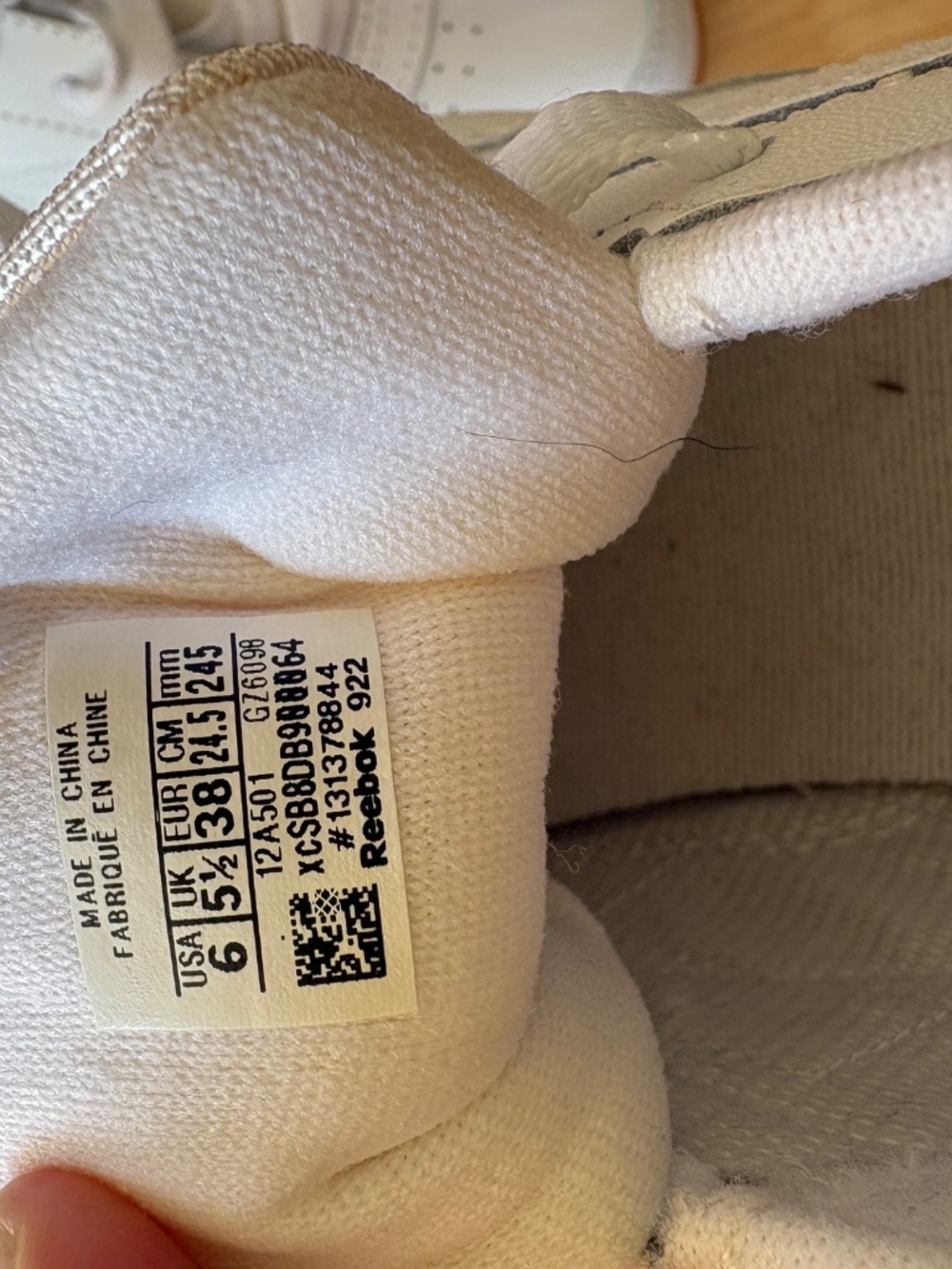 NWT Reebok classic sneaker - Picture 4 of 5